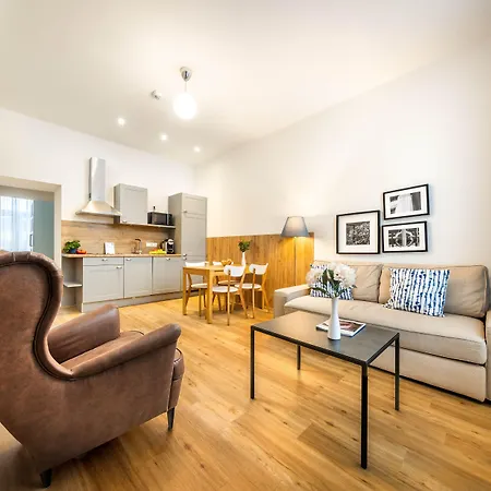 Jimmy\'S Apartments Emerald
